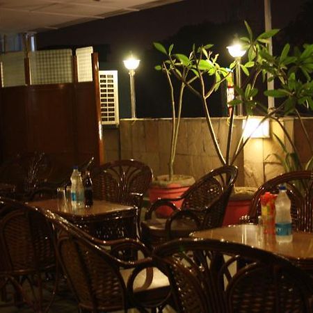 Hotel Rahul Palace Ню Делхи Ресторант снимка