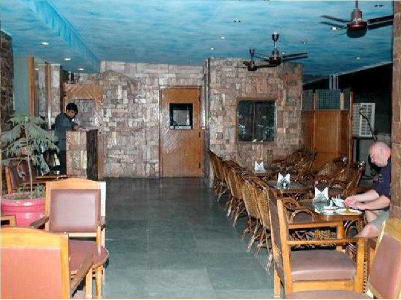 Hotel Rahul Palace Ню Делхи Ресторант снимка