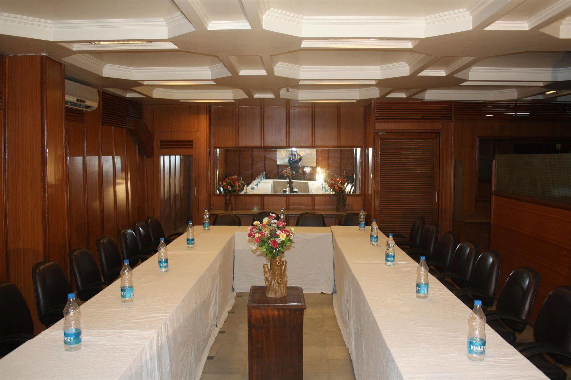 Hotel Rahul Palace Ню Делхи Съоръжения снимка