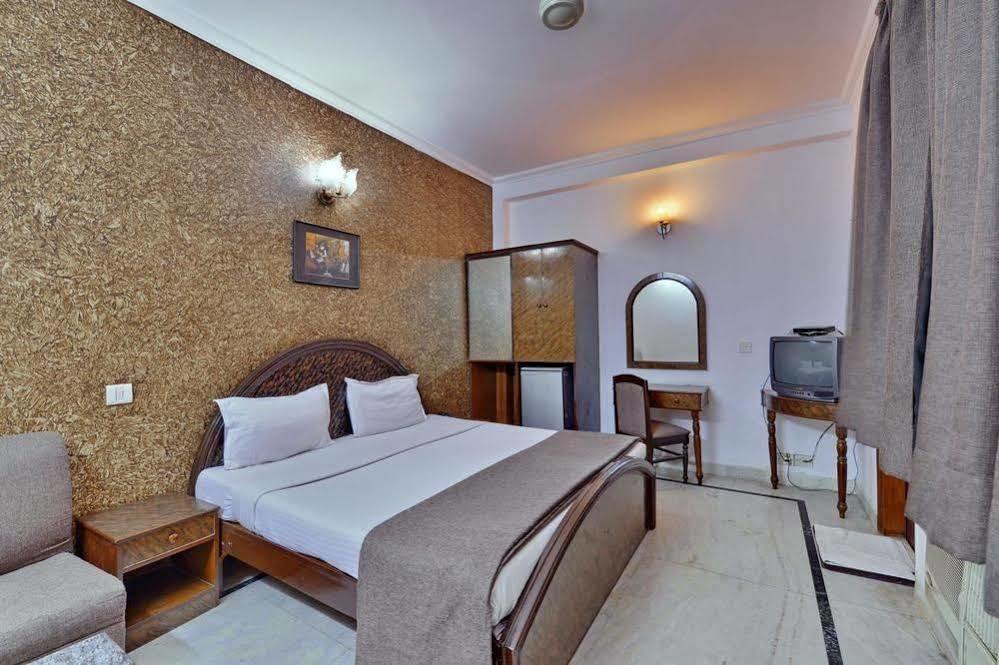 Hotel Rahul Palace Ню Делхи Екстериор снимка