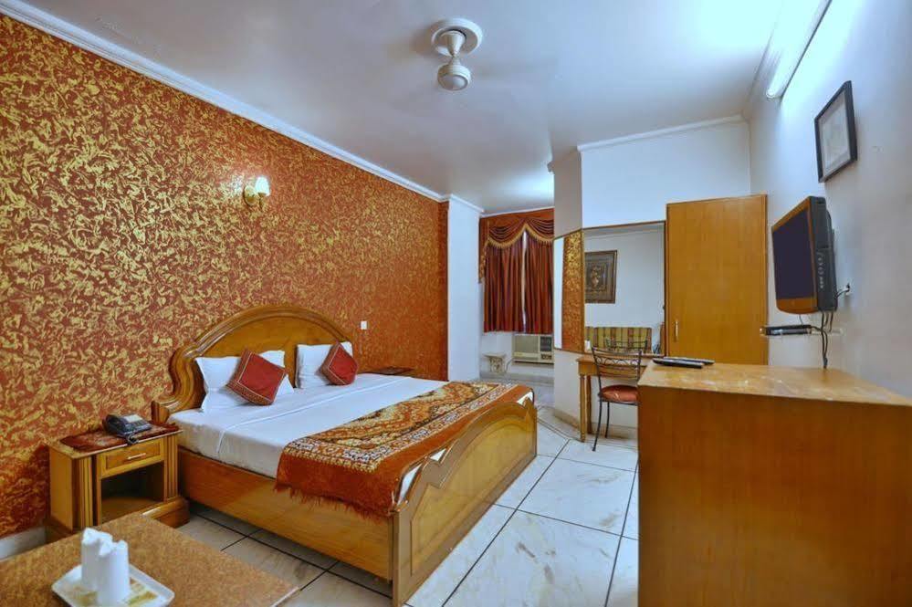 Hotel Rahul Palace Ню Делхи Екстериор снимка